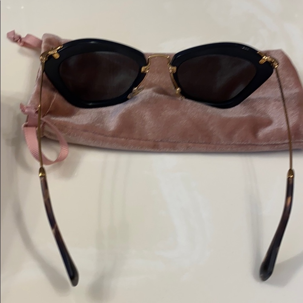 Sunglasses - Picture 4 of 7